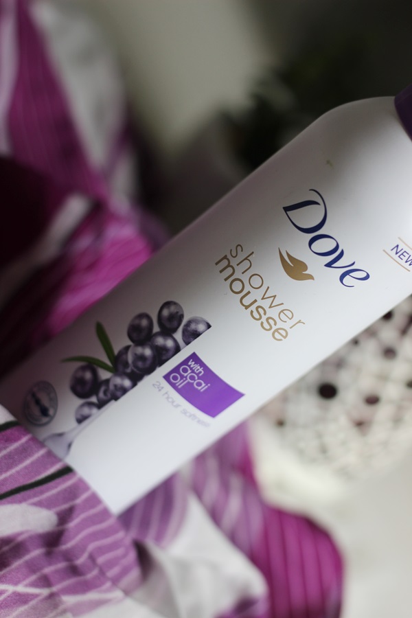 Sapphire Eyes and Rubin Lips Dove Shower mousse with acai oil