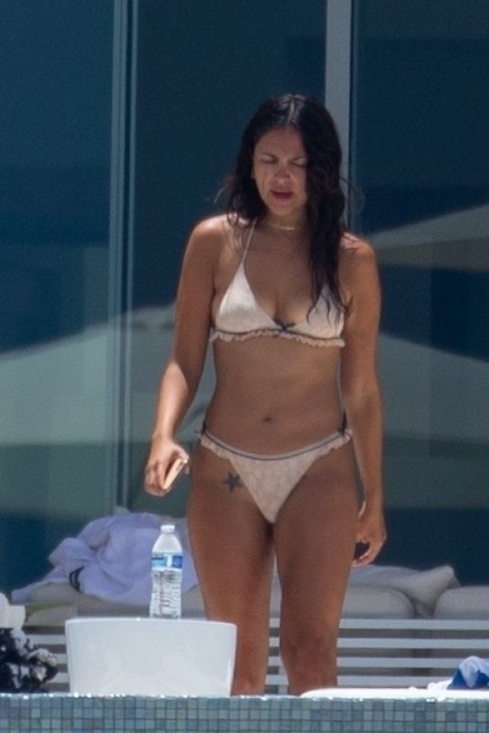 Eiza Gonzalez Clicked in Bikini on Vacation in Mexico 21 jun -2020
