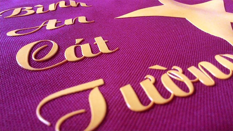 Hình in cao trên quần áo