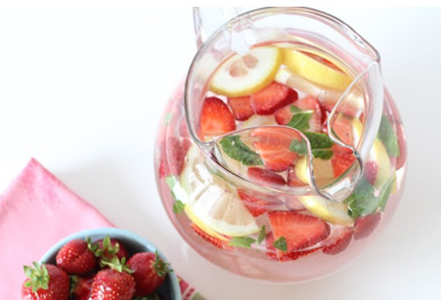 Strawberry Lemon Infused Water #drinks #healthy