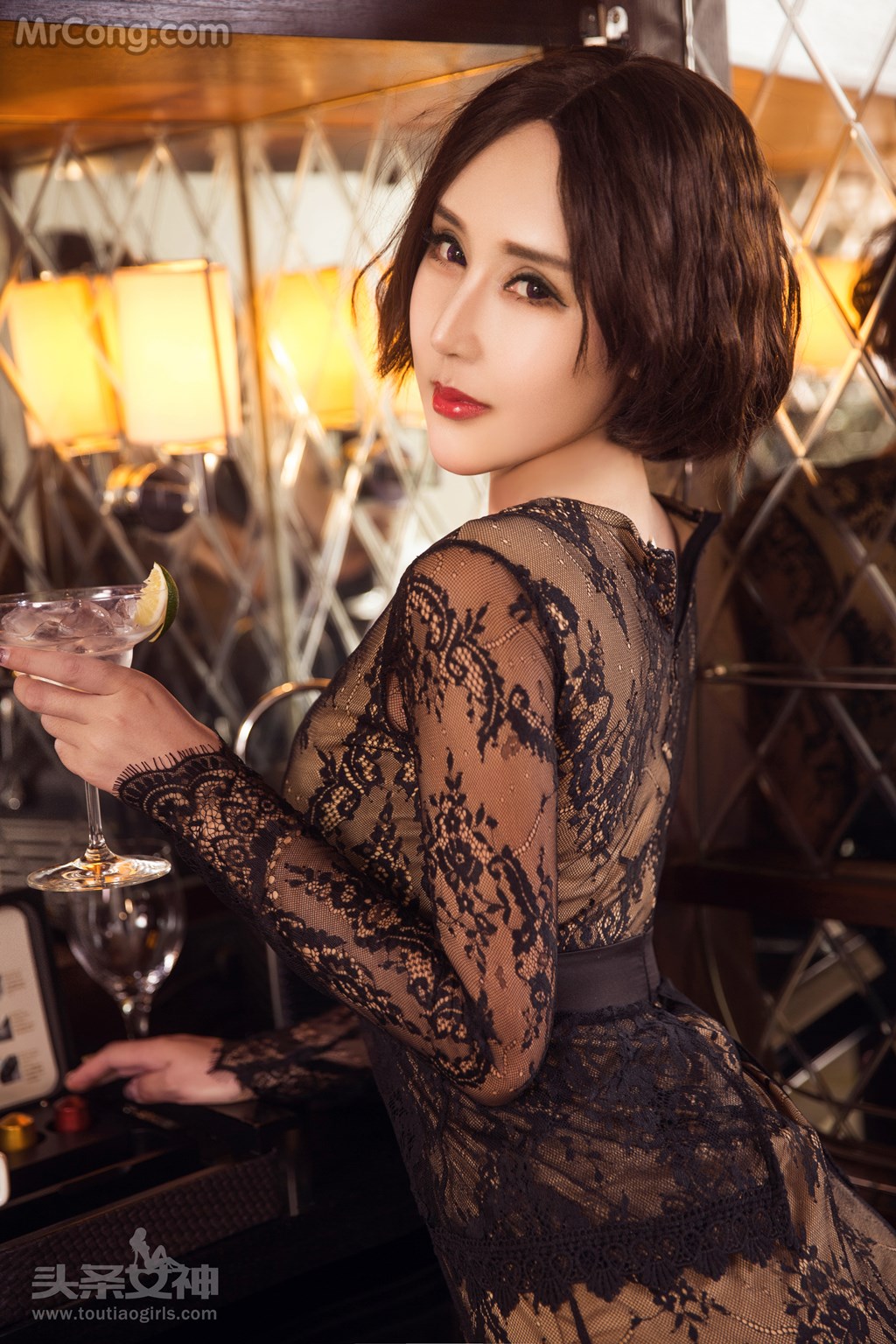 TouTiao 2017-05-10: Model Na Yi Ling Er (娜 依 灵儿) (42 photos) photo 1-1