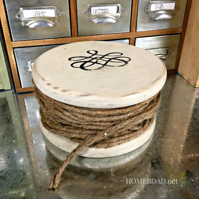 Spool of jute made with 2 circles of wood