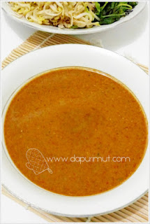 bumbu pece yang sudah diencerkan air bumbu pece yang sudah diencerkan air