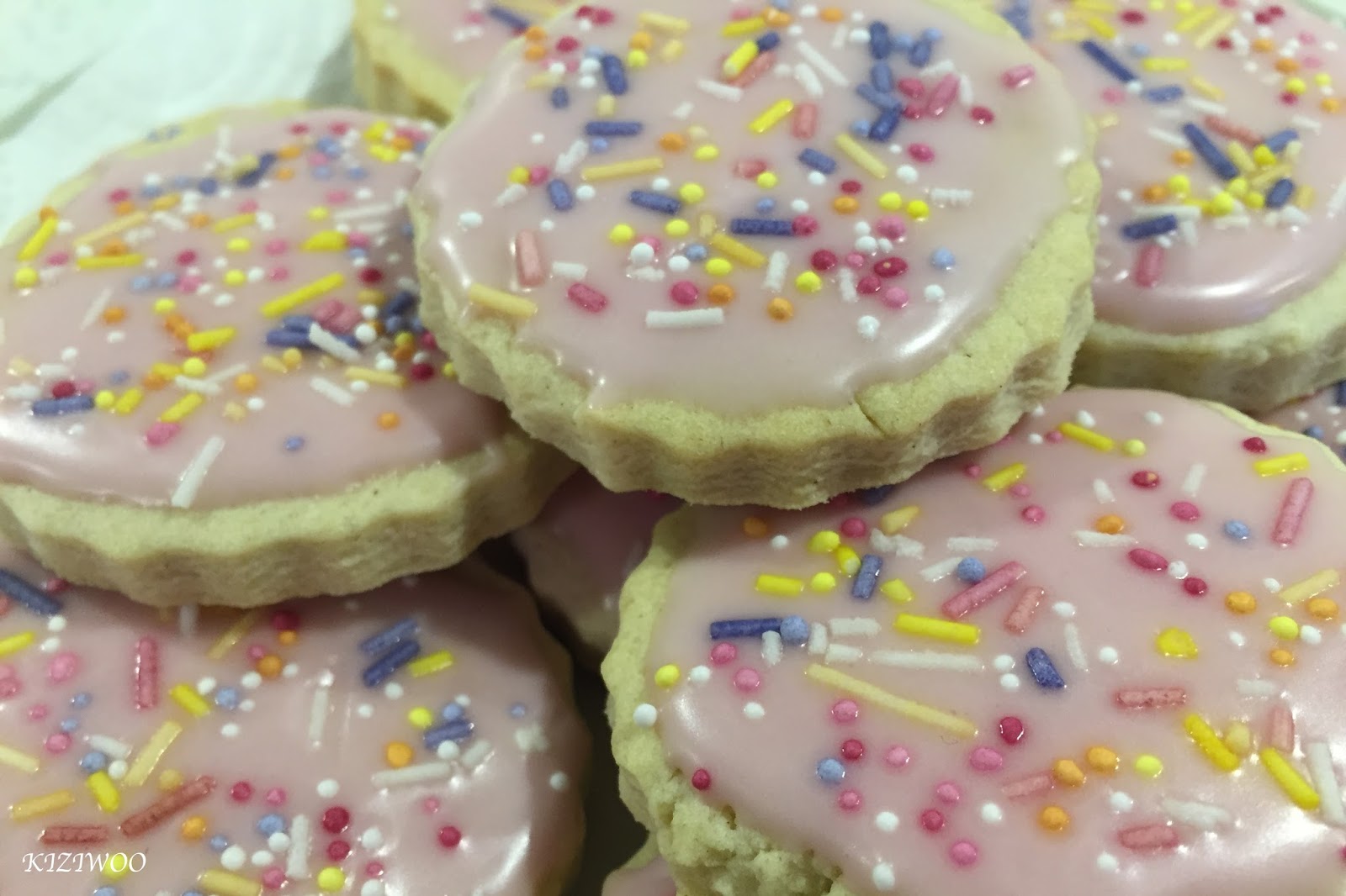Weekend Treat Iced Biscuits KIZIWOO