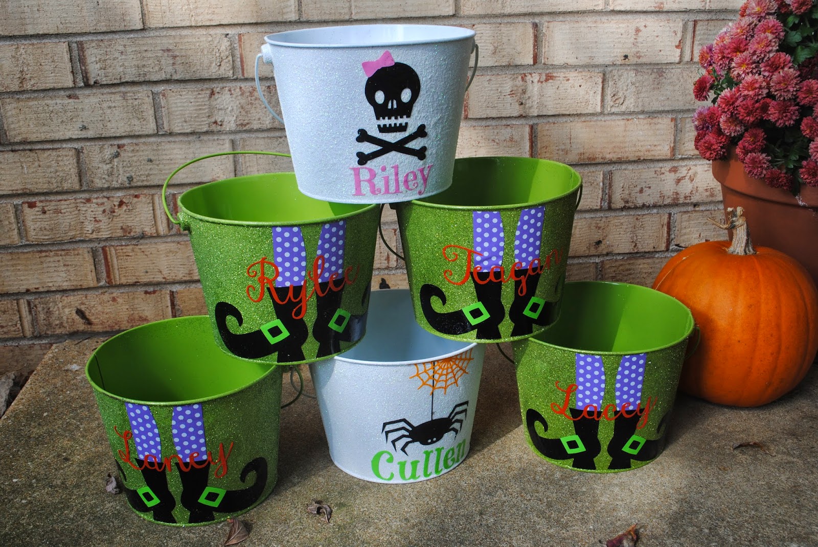 15 Minute Customized Halloween Buckets (On The Cheap) Silhouette School