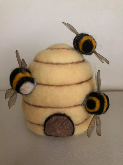needlefelt bumble bee hive