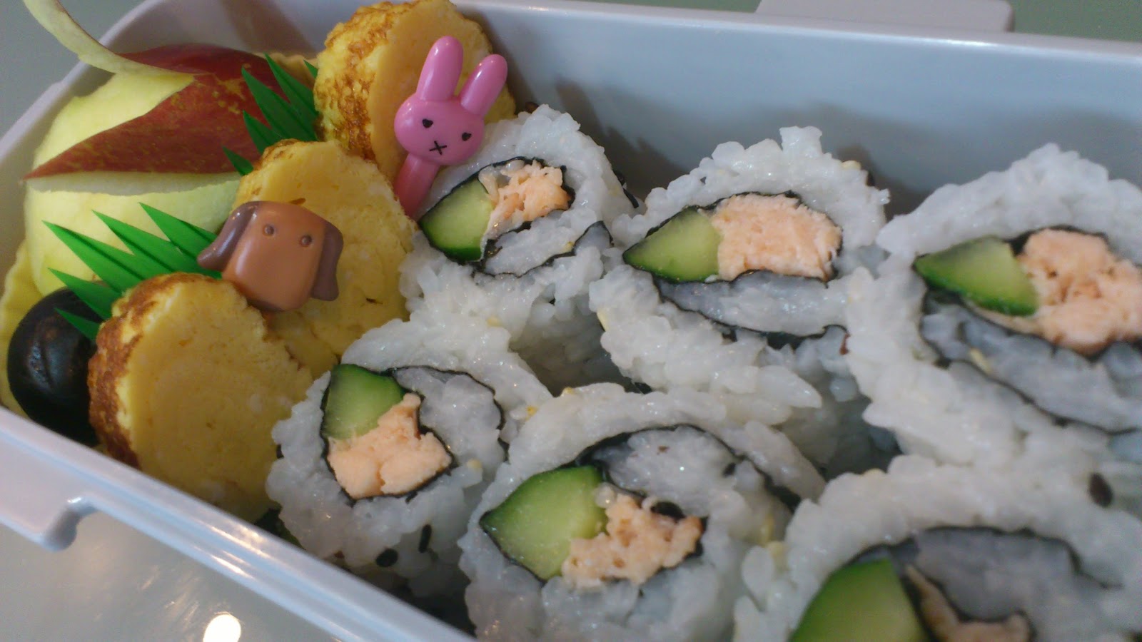 Dragonfly Bento Box: Bunny Apples