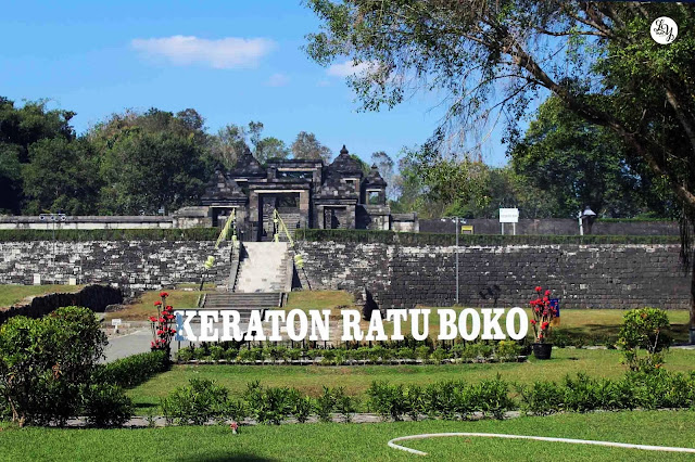 Panduan Lengkap Wisata Candi Ratu Boko, Yogyakarta - Foto, Sejarah, Lokasi, Harga dan Fasilitas - Halaman Depan Kompleks Candi Ratu Boko, Yogyakarta Panduan Lengkap Wisata Candi Ratu Boko, Yogyakarta - Foto, Sejarah, Lokasi, Harga dan Fasilitas - Halaman Depan Kompleks Candi Ratu Boko, Yogyakarta