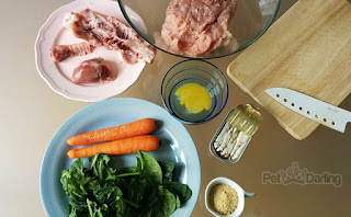 Hacer comida casera para perros La comida casera para perros se ha convertido recientemente en una opción popular entre muchos dueños de perros