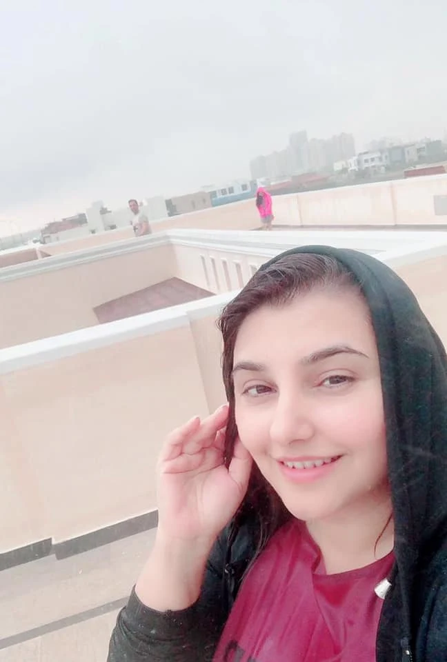 Rain in Karachi - Javeria Saud Enjoying with her Daughter