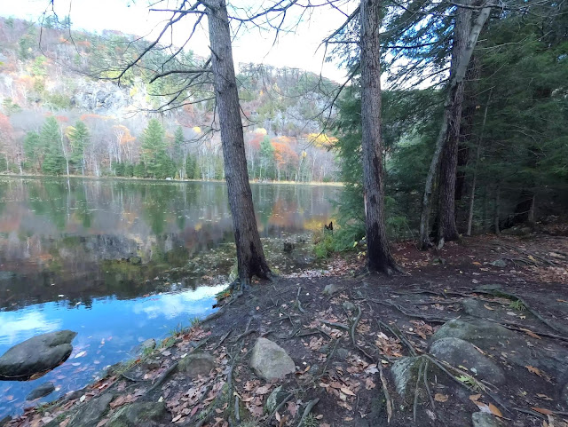 Lac Paradis au Sentier des falaises à Prévost