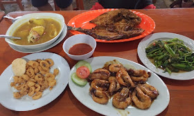 Menghabiskan Petang di Belitung Timur, Menikmati Sedapnya Seafood RM Sinar Laut dan Mengunjungi SD Laskar Pelangi 