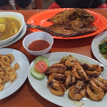 Menghabiskan Petang di Belitung Timur, Menikmati Sedapnya Seafood RM Sinar Laut dan Mengunjungi SD Laskar Pelangi 