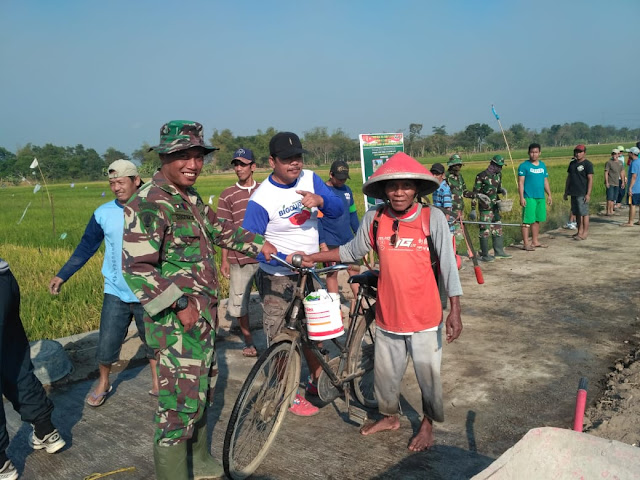Petani Jimbung Gembira Telah Dibuatkan Jembatan Dan Jalan Yang Layak Oleh TNI  