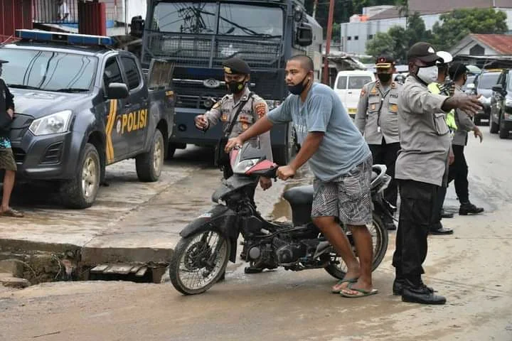 Gambar terkait VIRAL 2 Warga Lombok Tengah Dikeroyok Pakai Sajam di Mandalika,Polisi Janji Usut Tuntas (dari Bing)