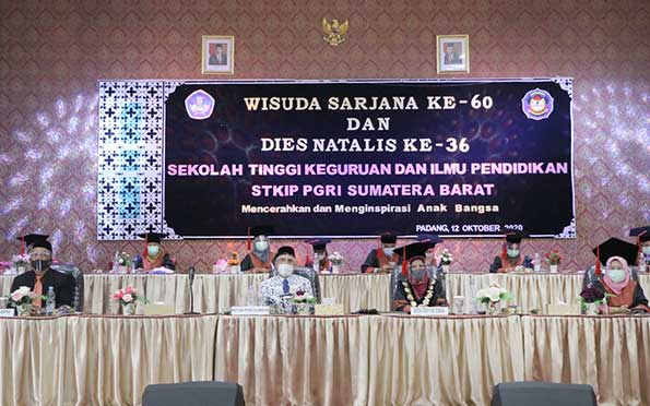 STKIP PGRI Sumatera Barat Mewisuda 463 Lulusan