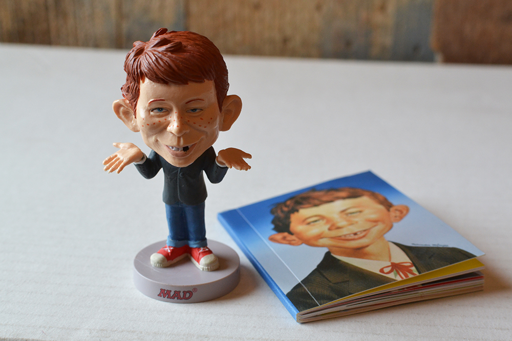 HOLIDAY GENERAL STORE MAD "ALFRED" BOBBLE HEAD KIT