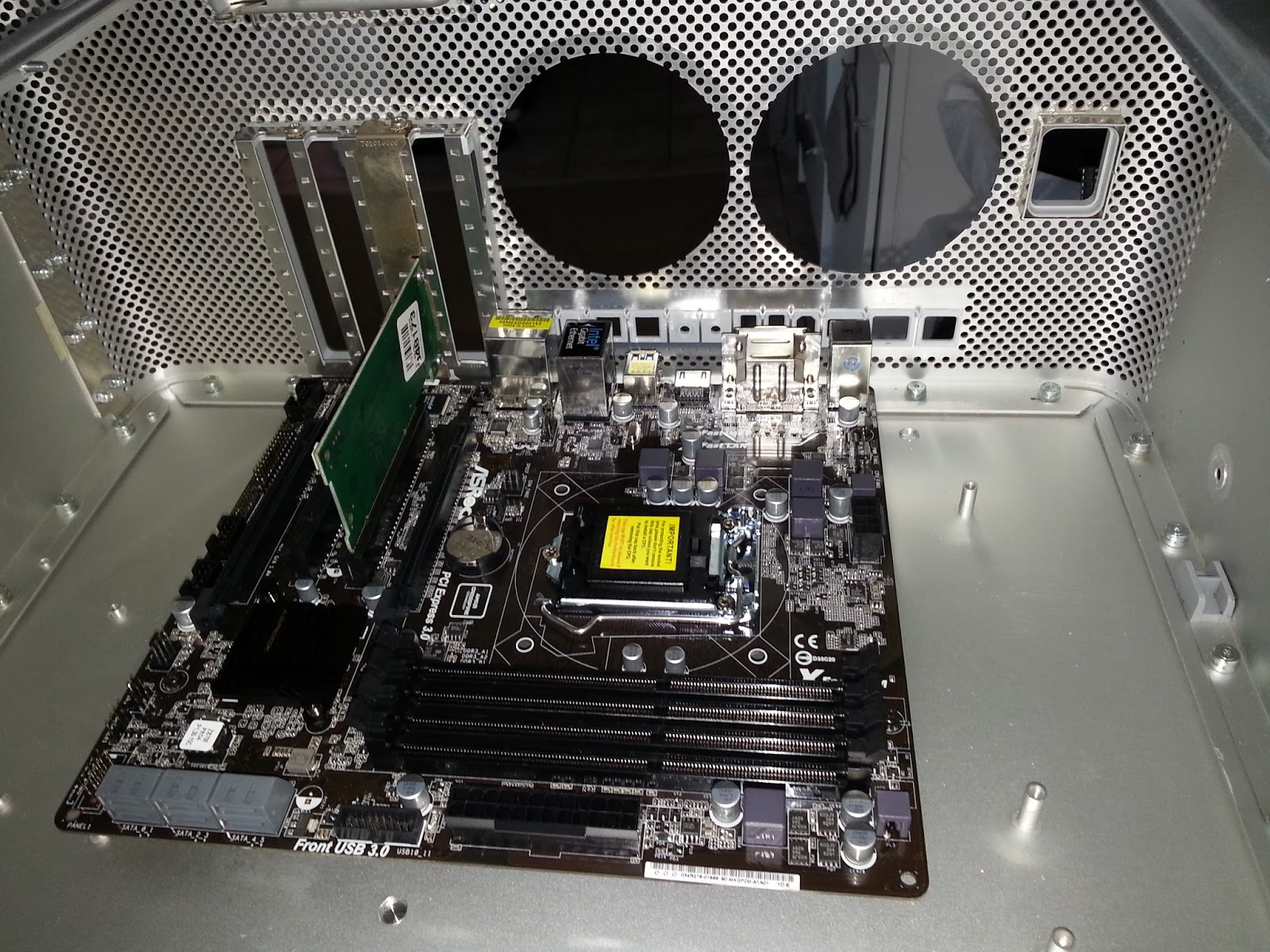 dual cpu motherboard in a power mac g5 case
