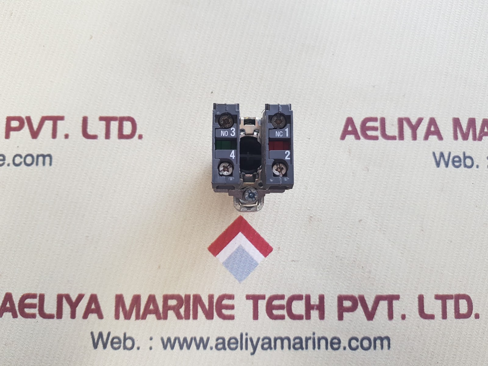 TELEMECANIQUE ZBE101 2 POSITION MAINTAINED SELECTOR SWITCH Aeliya Marine