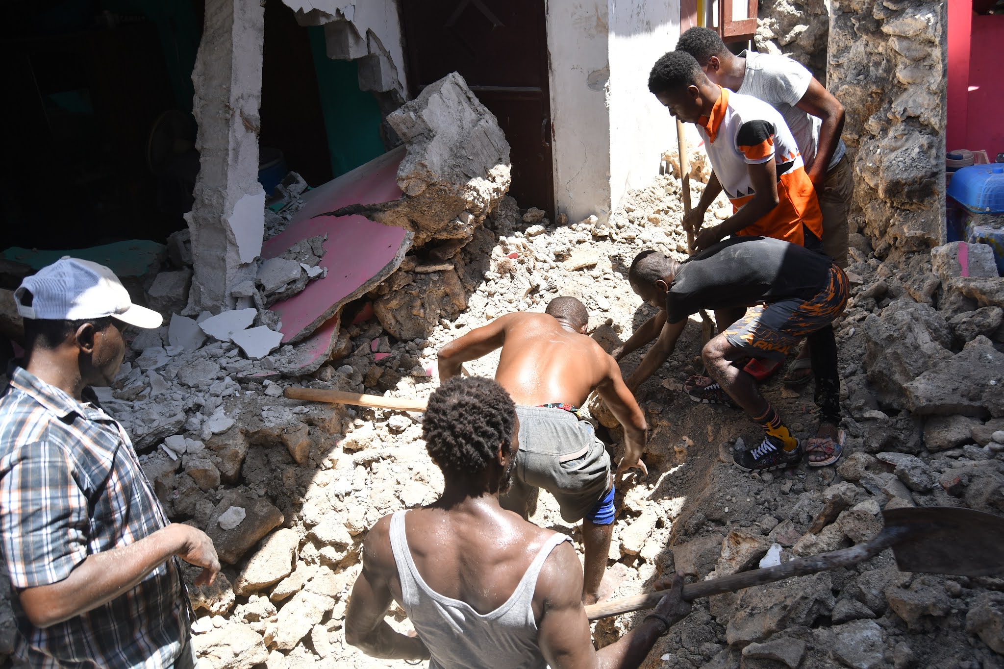 Terremoto en Haití: Ya son mas de 700 los muertos y continúa la búsqueda de sobrevivientes bajo los escombros