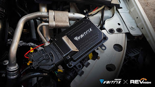 來自澳洲的汽車改裝品牌VAITRIX麥翠斯有最廣泛的車種適用產品，含汽油、柴油、油電混合車專用電子油門控制加速器，搭配外掛晶片及內寫，達到最高品質且無後遺症之動力提升，也可由專屬藍芽App–AirForce GO切換一階、二階、三階ECU模式。外掛晶片及電子油門控制器不影響原車引擎保固，搭配不眩光儀錶，提升馬力同時監控愛車狀況。VAITRIX另有馬力提升專用水噴射可程式電腦及全組套件，改裝愛車不傷車。  適用品牌車款： Audi奧迪、BMW寶馬、Porsche保時捷、Benz賓士、Honda本田、Toyota豐田、Mitsubishi三菱、Mazda馬自達、Nissan日產、Subaru速霸陸、VW福斯、Volvo富豪、Luxgen納智捷、Ford福特、Chevrolet雪佛蘭、Hyundai現代、Skoda; Altis、crv、chr、kicks、cla45、ct200h、q2、camry、golf gti、polo、kuga、tiida、u7、rav4、odyssey...等。