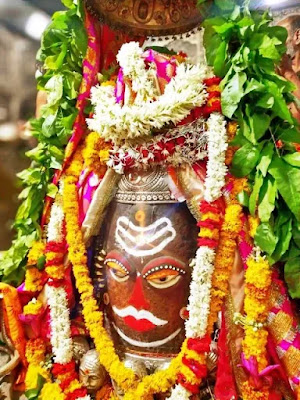 इसलिए महिलाएं करतीं हैं घुंघट इसलिए महिलाएं करतीं हैं घुंघट | Mahakal Bhasmaarti