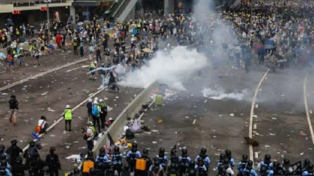 Polisi Tembak Mati Demonstran, Unjuk Rasa Berakhir Ricuh Polisi Tembak Mati Demonstran, Unjuk Rasa Berakhir Ricuh