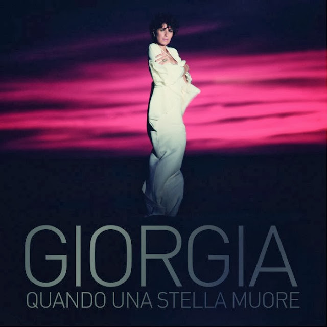 La cover del nuovo singolo di Giorgia che indossa un abito Gucci