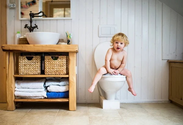 Waktu Tepat Melatih Anak Toilet Training