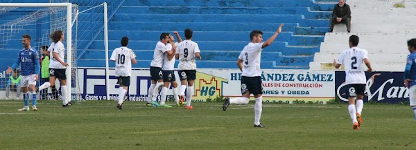 El UCAM Murcia convence ante el Linares Deportivo (0-3)