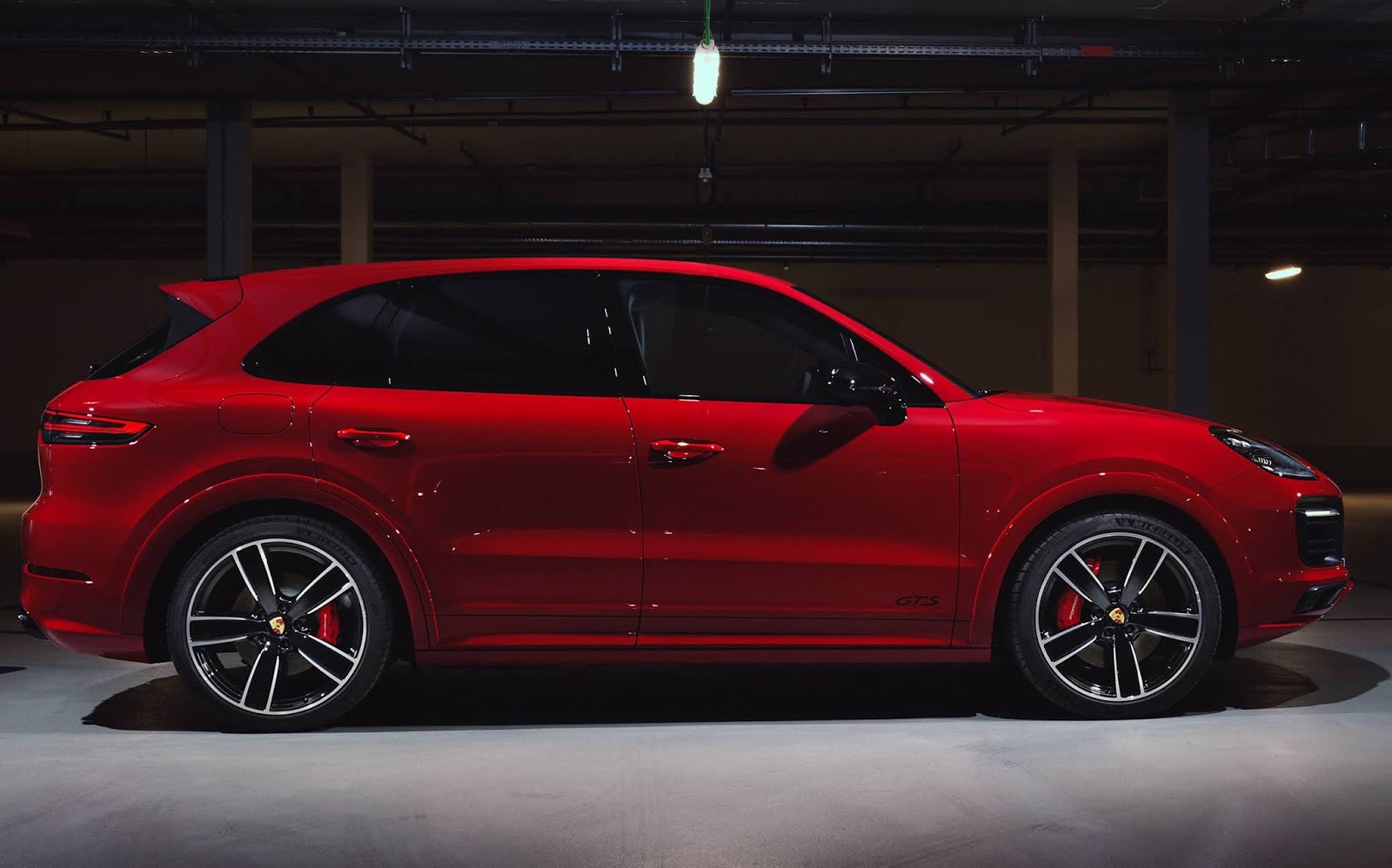 Novo Porsche Cayenne GTS 2021 volta a usar o motor V8 Blu Box Multimarcas