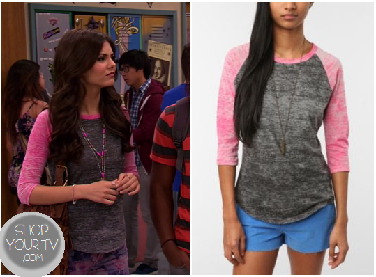 Tee shirt worn by Tori Vega (Victoria Justice) in Victorious (S01E03)