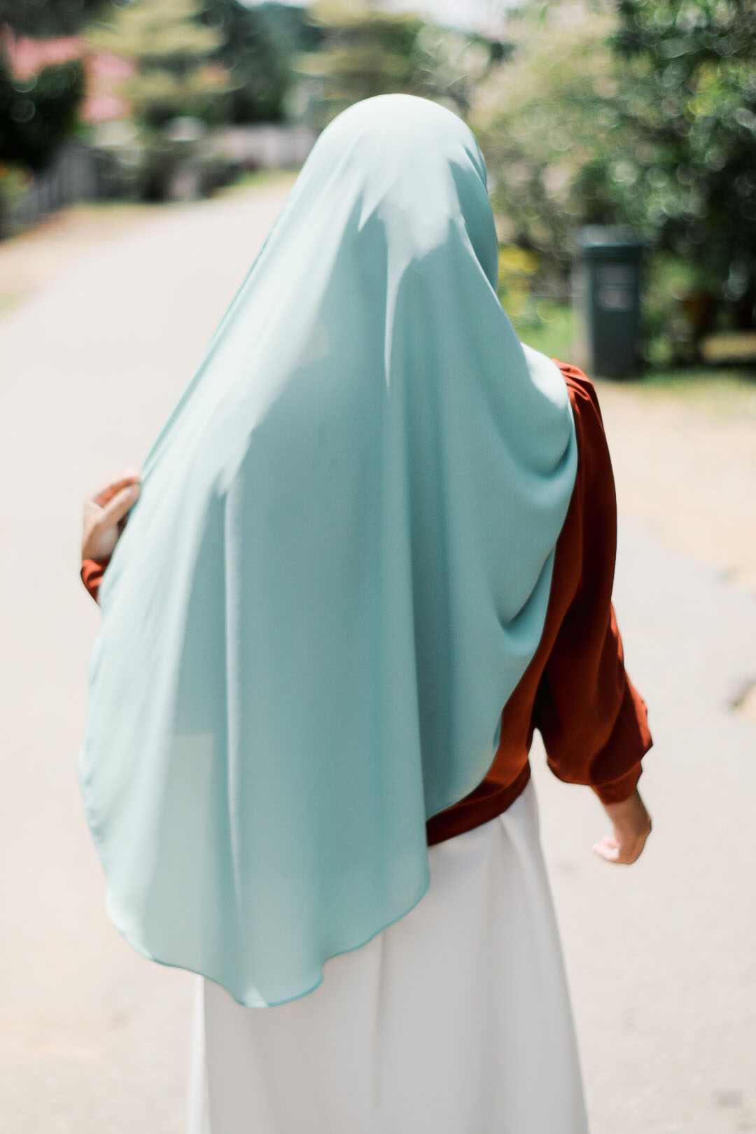 Marhuna Tampil Dengan Rekaan Hijab Shawl Berbentuk Pensel Pertama di Malaysia