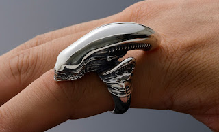 https://www.sideshow.com/collectibles/alien-alien-big-chap-silver-ring-torch-torch-903556/?scid=&utm_source=bronto&utm_medium=email&utm_term=Image+-+Alien+Big+Chap+Ring&utm_content=Image+-+Alien+Big+Chap+Ring&utm_campaign=050818distributednews&sscid=61k4_hvms1