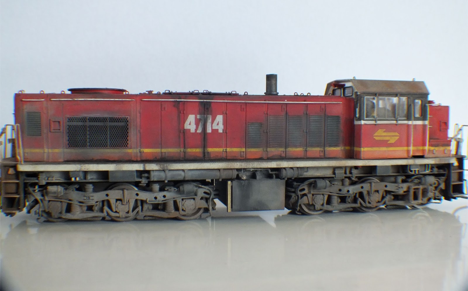 RAILS IN SCALE NSWGR 47 Class loco weathering.