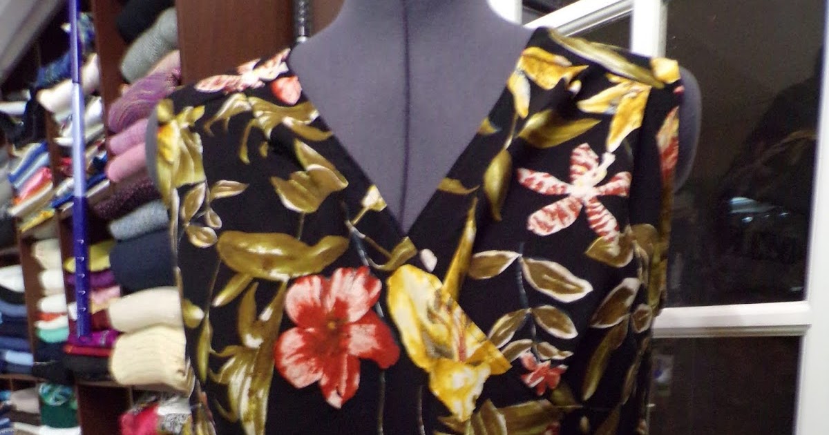Sew Plus: McCall 7193 View A Woven Tropical Print Top