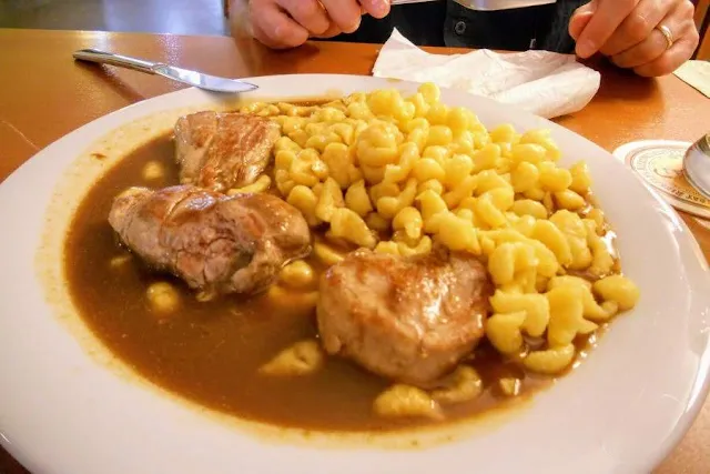 Munich to Augsburg Day Trip: pork at spatzle at Cafe am Milchberg