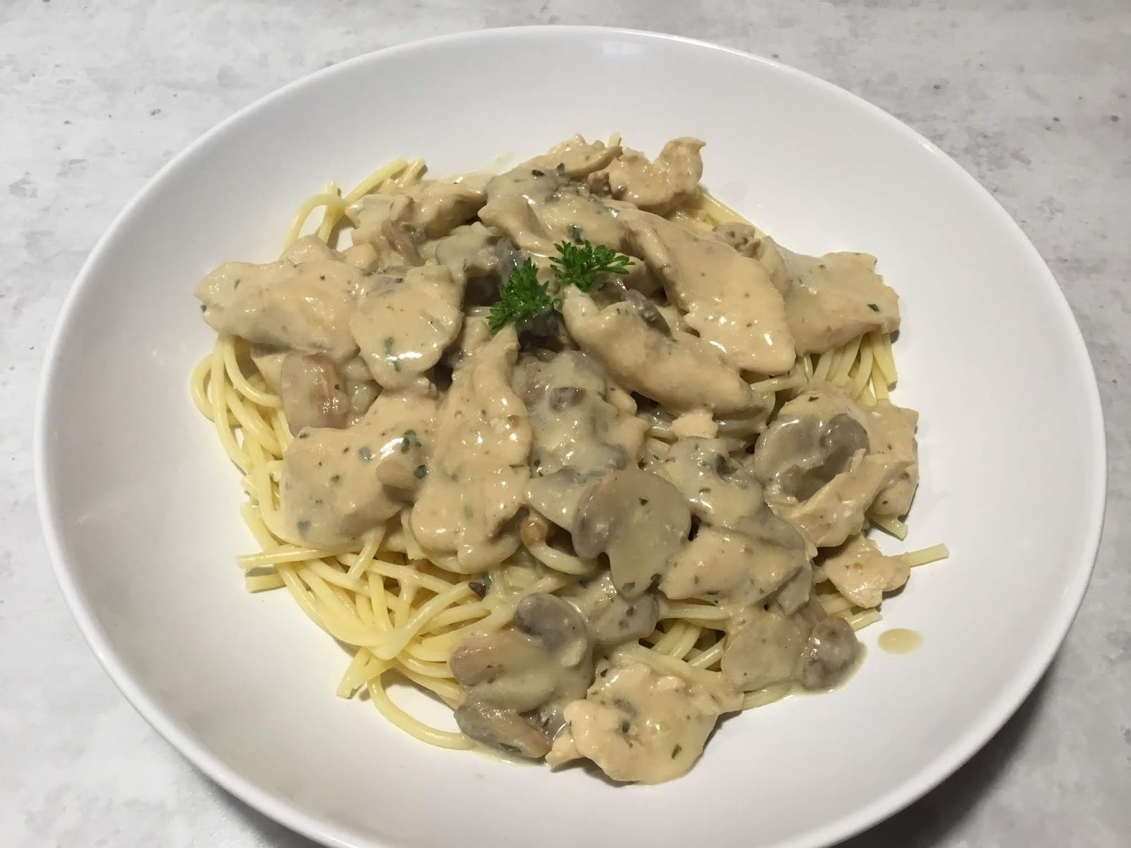 Les recettes de Phiphine Spaghettis au poulet et champignons sauce
