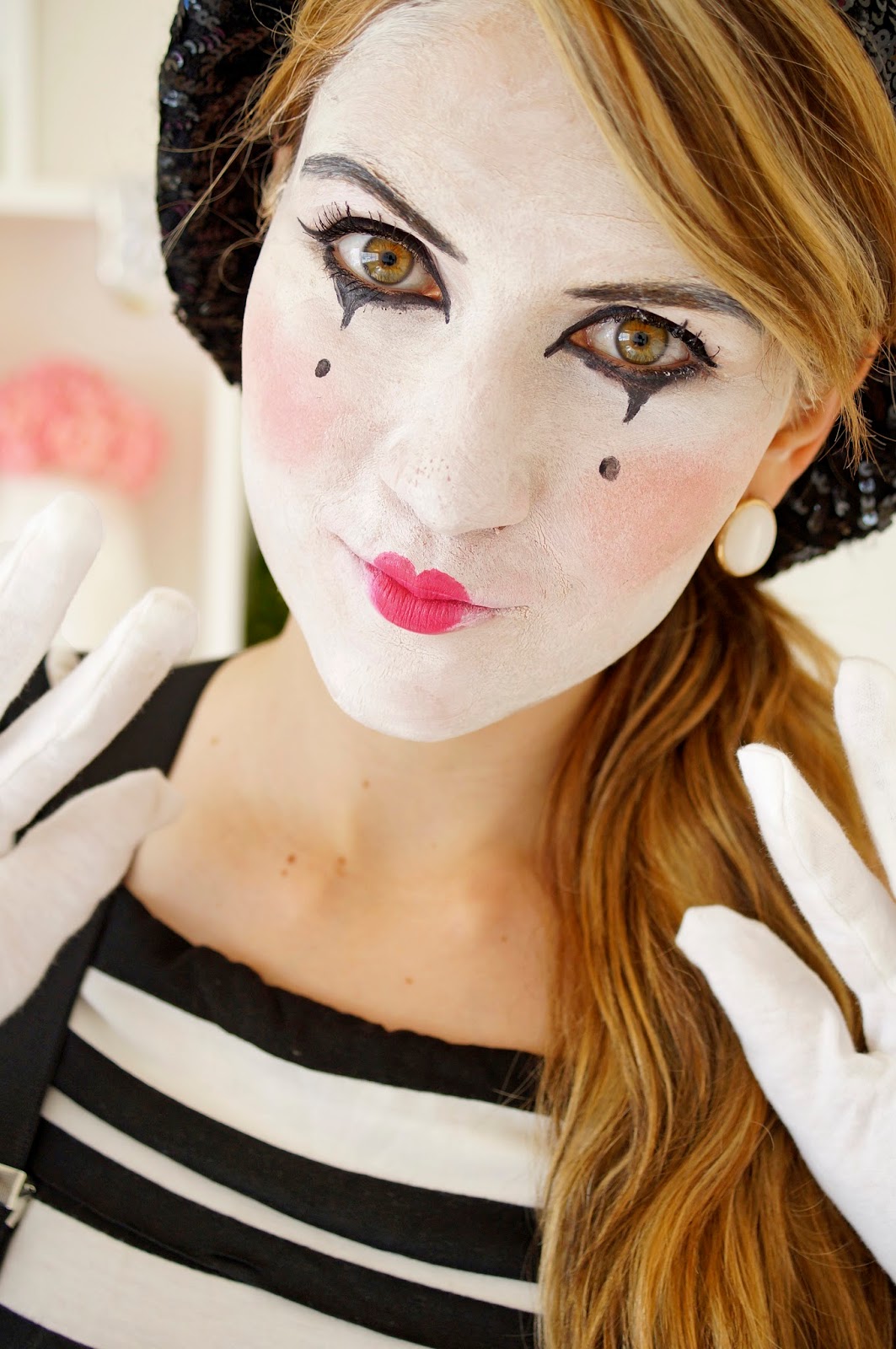Homemade Mime Halloween Costume. Click through for tutorial