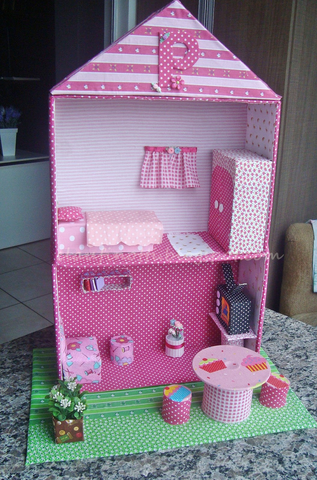Casa de boneca de papelão Força de Expressão
