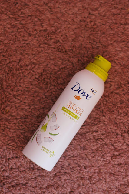Dove penový sprchový gél s kokosovým olejom