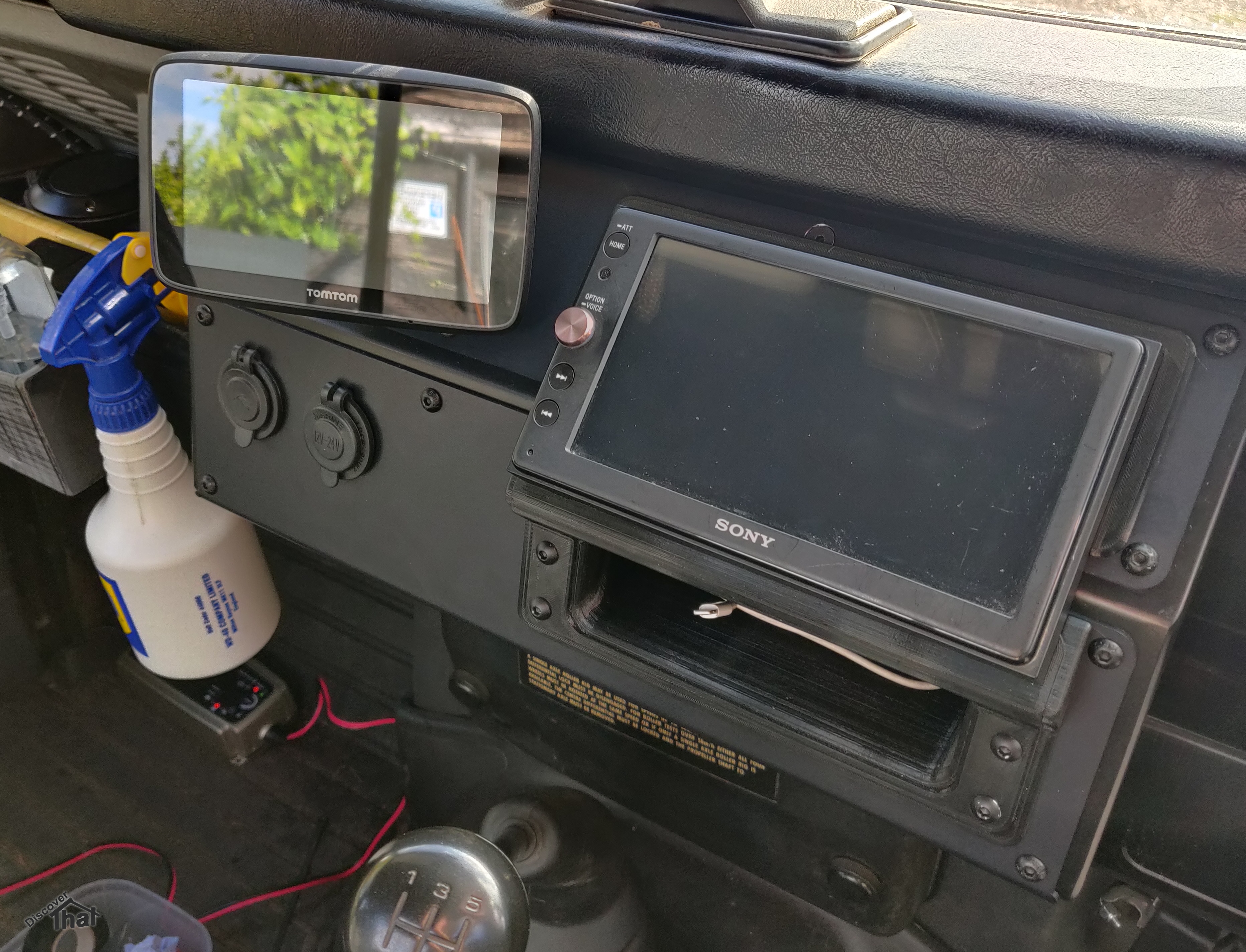 DiscoverThat - Journal: Upgraded the stereo in the Defender