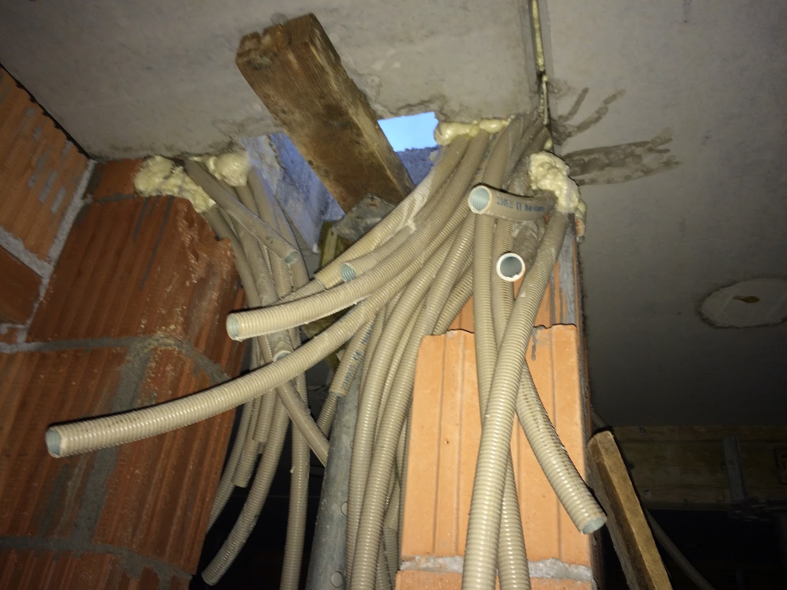 Unser Haus in Riemerling: 6.Oktober: Die EG Decke wird gegossen!