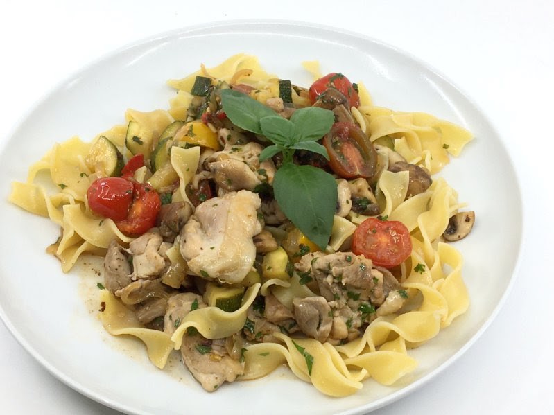 Lecker Bentos und mehr: Pikante Nudelpfanne mit Hühnchen