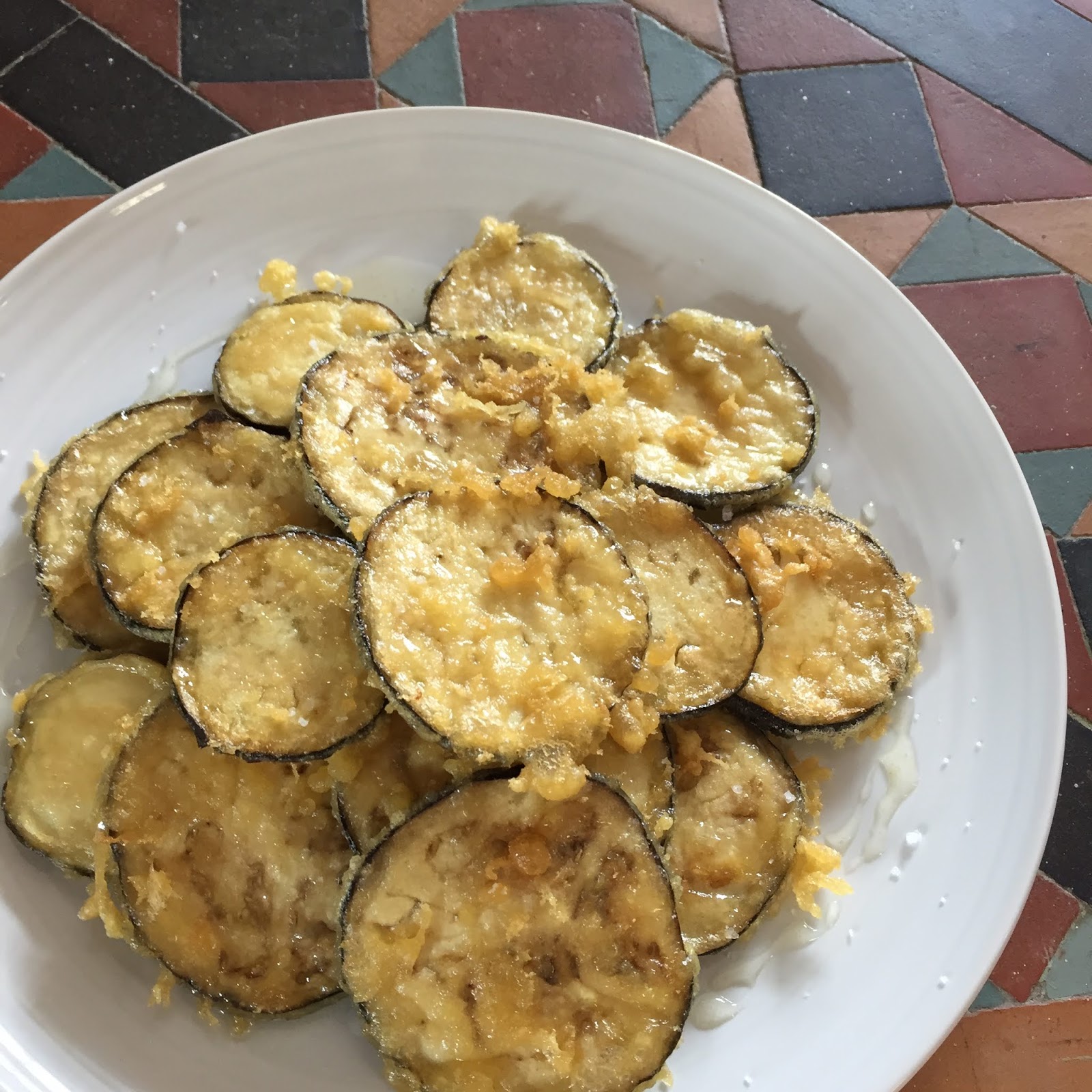 Fried aubergines with honey