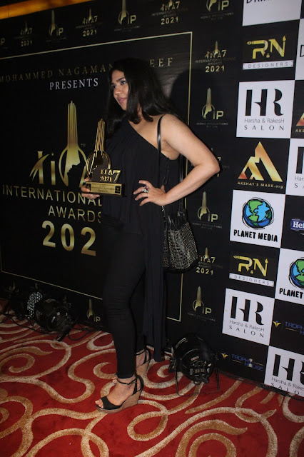 Bollywood TV Celebrity Nidhi Gupta Latest Pics At Awards Event 7