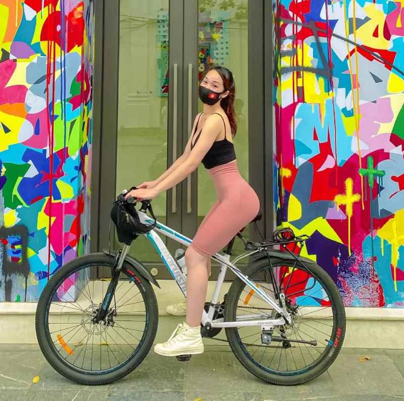 Đám cưới Phú Thọ mà như lễ sắc phong vương hậu: Cô dâu đội vương miện khủng, cầm bó hoa cưới bằng vàng nguyên chất 5 Co giao tieu hoc Thai Binh tiet lo so do an tuong vong 1 vong 3 196569224 352438289608094 5577063464473126877 n 1625885831 203 width1080height1073