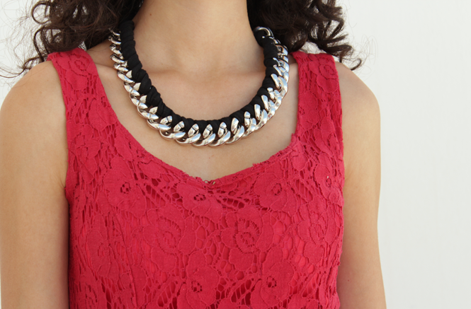 http://curlymade.blogspot.pt/2014/08/chain-necklace-makeover.html