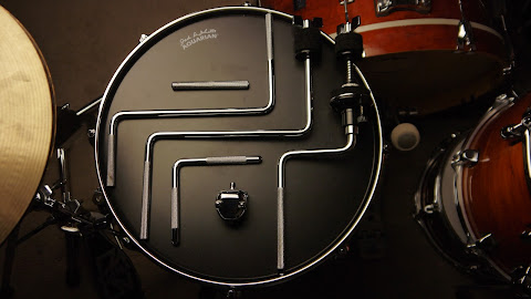 由台灣品牌「匠」所製造的各種鼓手用的輔助支架，搭配Dunnett Hoop Clamp，能延伸多種使用方式