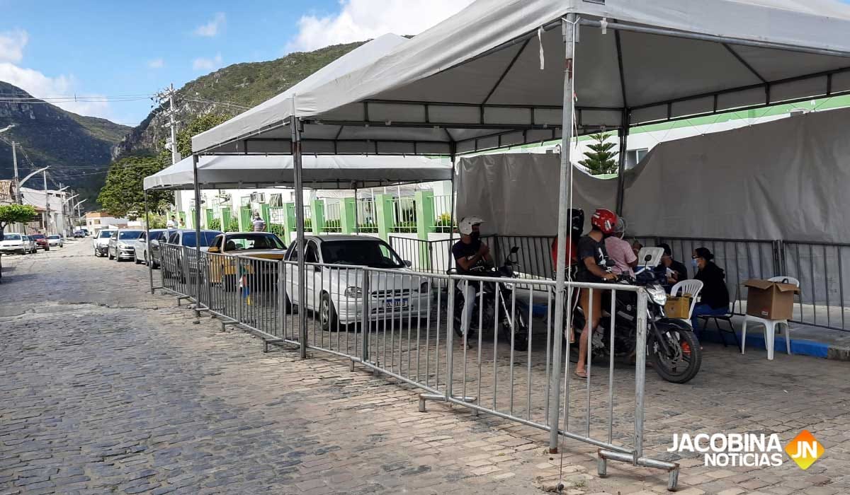 Jacobina retoma vacinação de adolescentes, adultos e 3ª dose em idosos